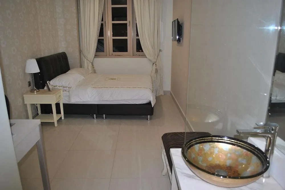 Jayleen Clarke Quay Hotel Singapur